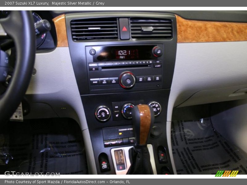 Majestic Silver Metallic / Grey 2007 Suzuki XL7 Luxury