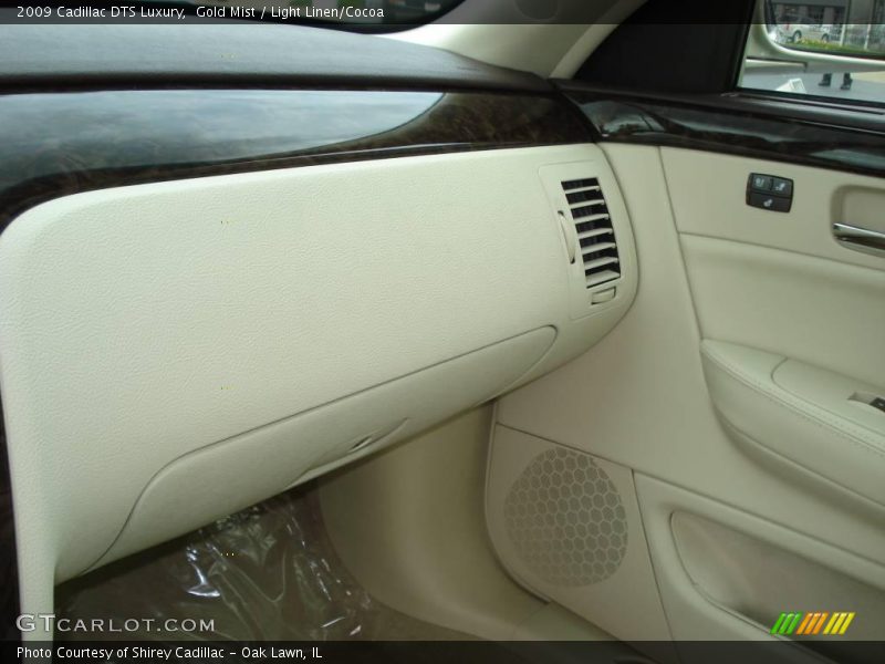 Gold Mist / Light Linen/Cocoa 2009 Cadillac DTS Luxury