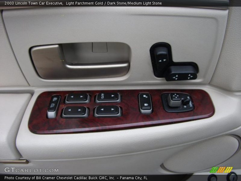 Light Parchment Gold / Dark Stone/Medium Light Stone 2003 Lincoln Town Car Executive