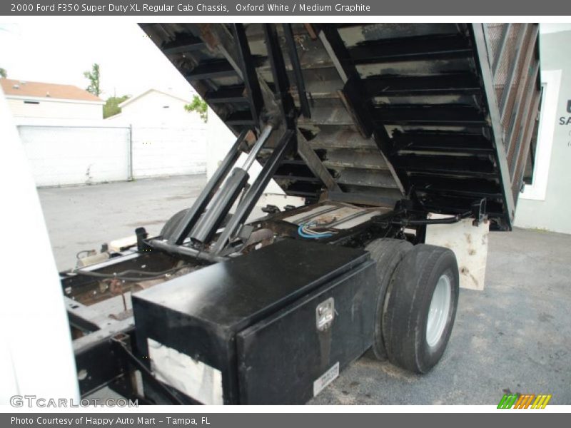 Oxford White / Medium Graphite 2000 Ford F350 Super Duty XL Regular Cab Chassis