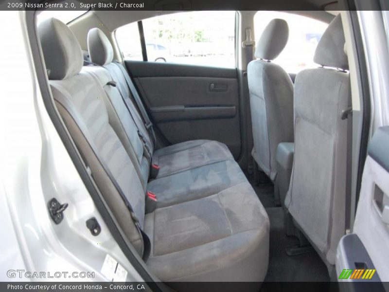 Super Black / Charcoal 2009 Nissan Sentra 2.0