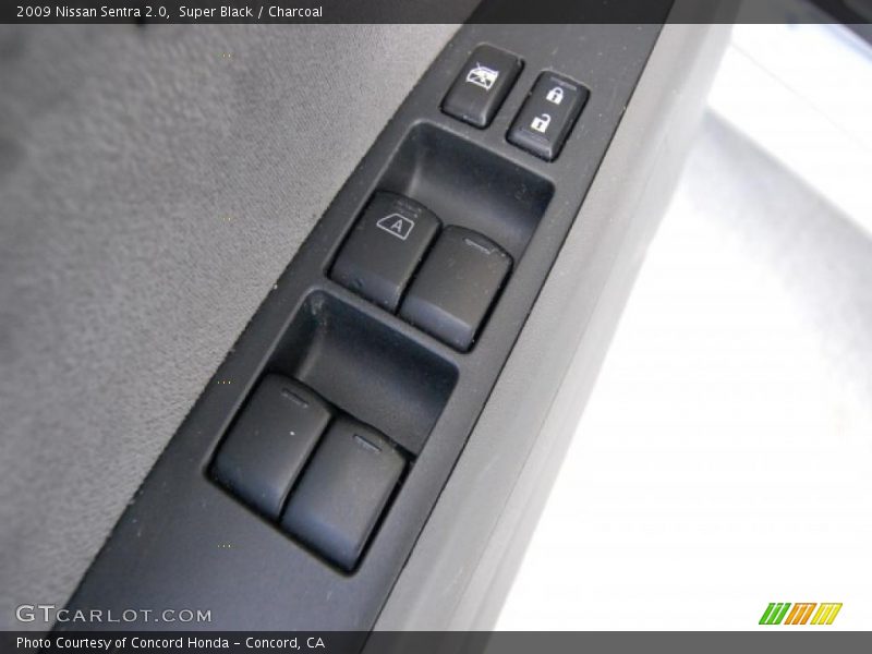 Super Black / Charcoal 2009 Nissan Sentra 2.0
