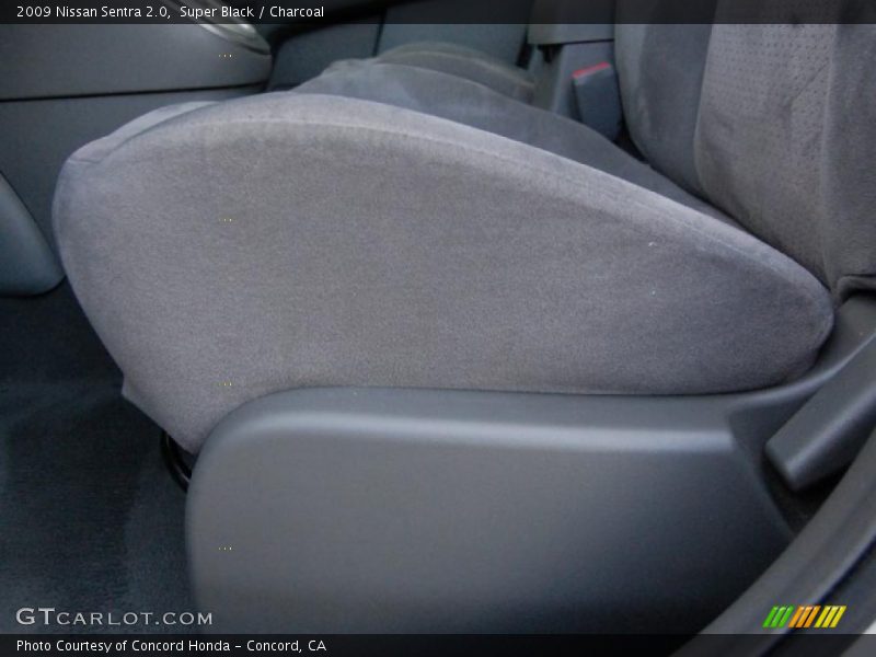 Super Black / Charcoal 2009 Nissan Sentra 2.0