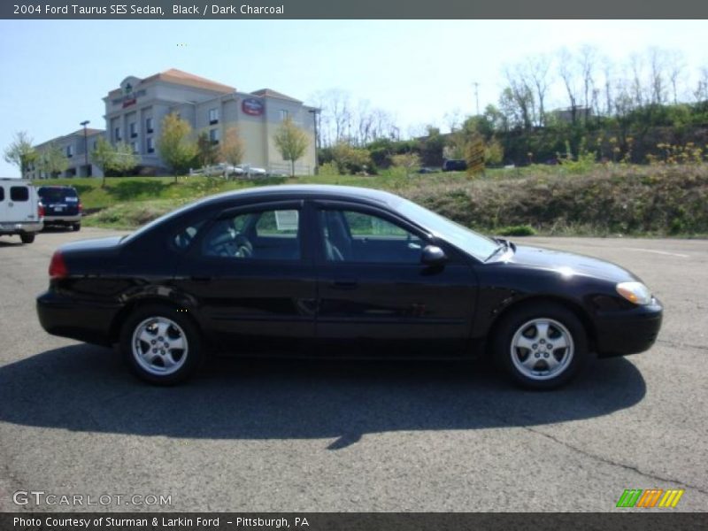 Black / Dark Charcoal 2004 Ford Taurus SES Sedan