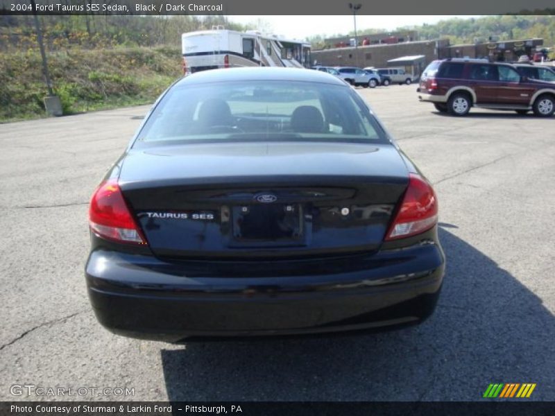 Black / Dark Charcoal 2004 Ford Taurus SES Sedan