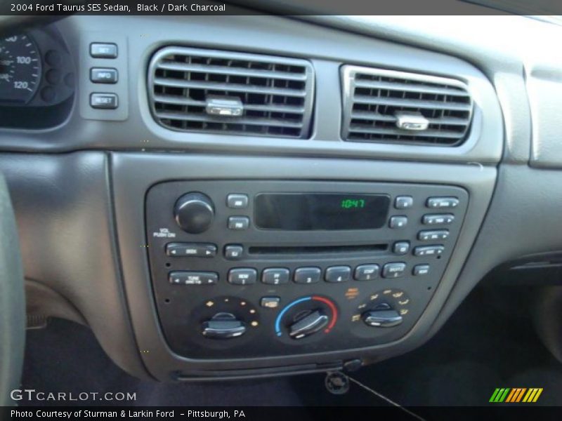 Black / Dark Charcoal 2004 Ford Taurus SES Sedan
