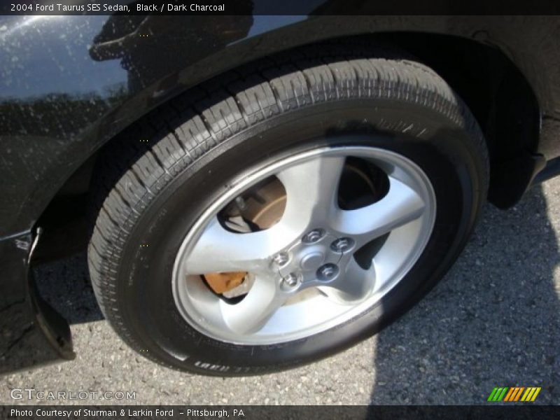 Black / Dark Charcoal 2004 Ford Taurus SES Sedan