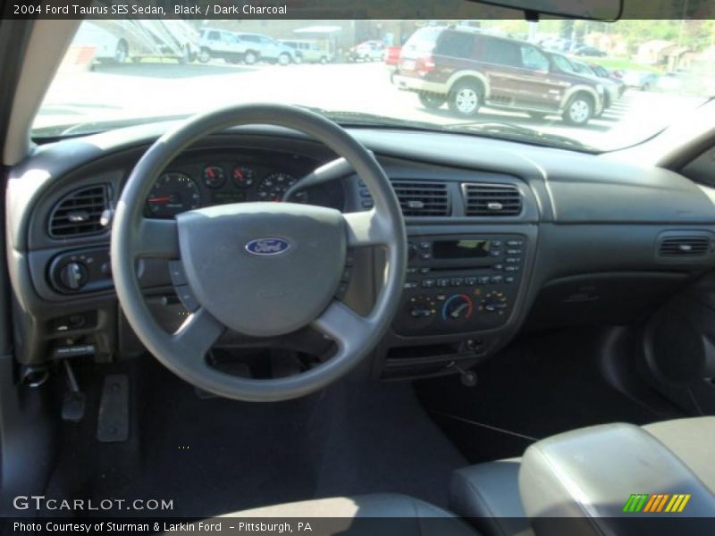 Black / Dark Charcoal 2004 Ford Taurus SES Sedan