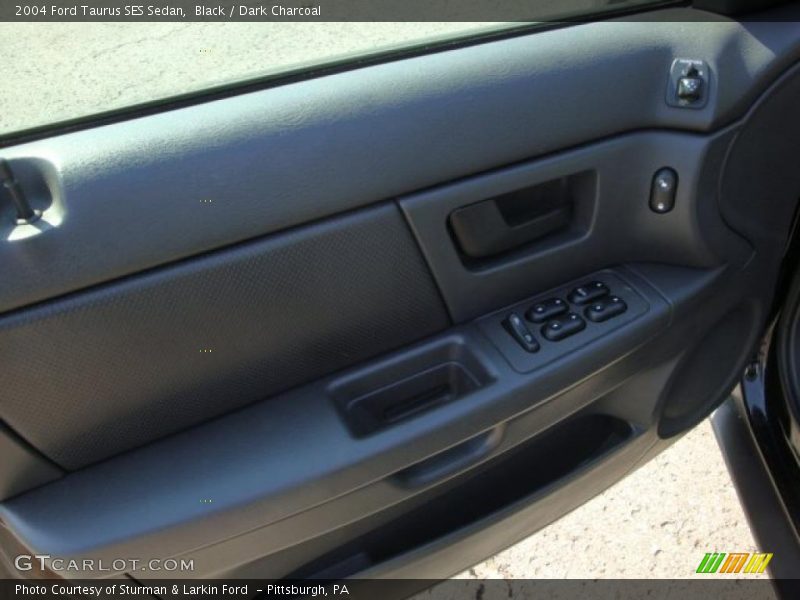 Black / Dark Charcoal 2004 Ford Taurus SES Sedan