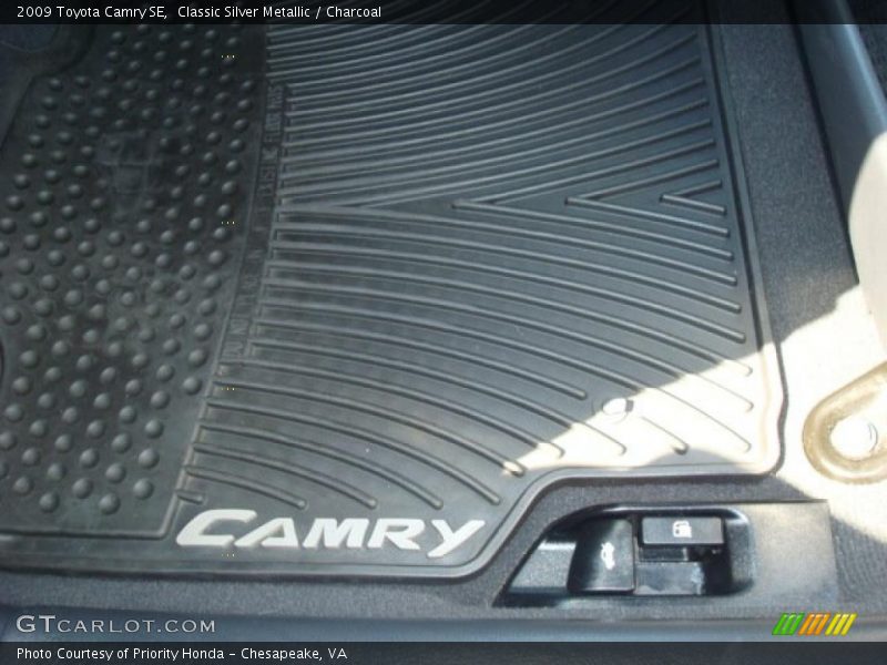 Classic Silver Metallic / Charcoal 2009 Toyota Camry SE