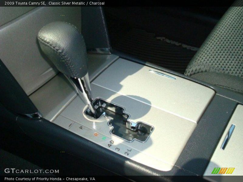 Classic Silver Metallic / Charcoal 2009 Toyota Camry SE