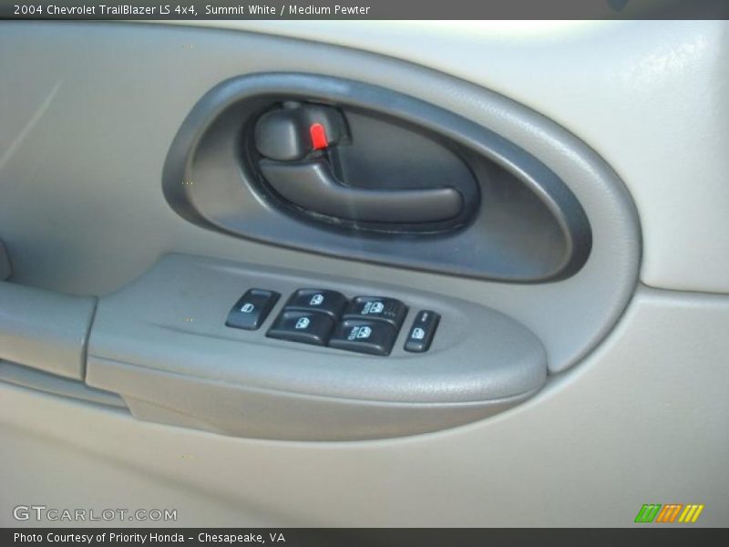 Summit White / Medium Pewter 2004 Chevrolet TrailBlazer LS 4x4