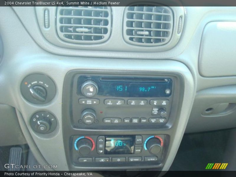 Summit White / Medium Pewter 2004 Chevrolet TrailBlazer LS 4x4