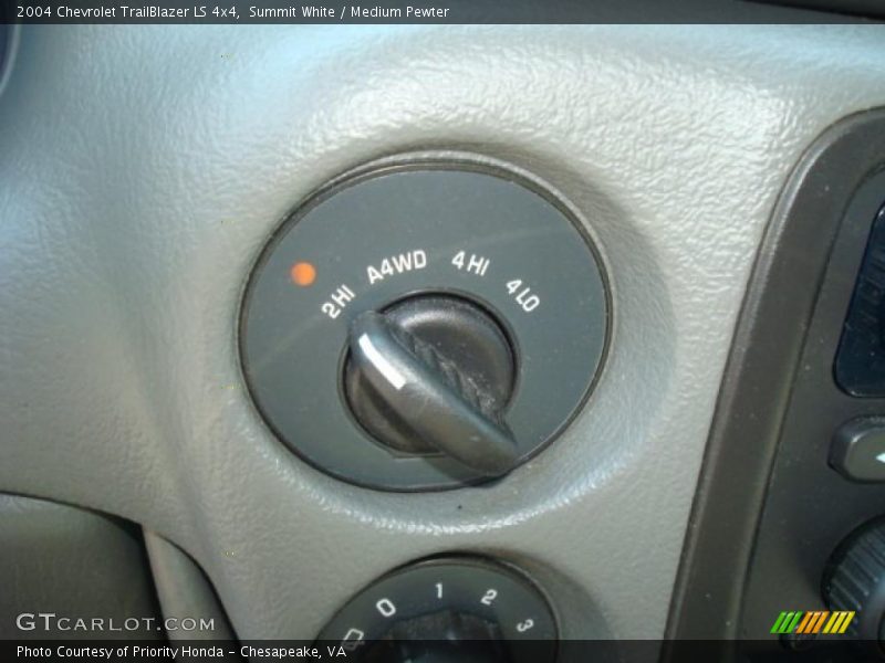 Summit White / Medium Pewter 2004 Chevrolet TrailBlazer LS 4x4
