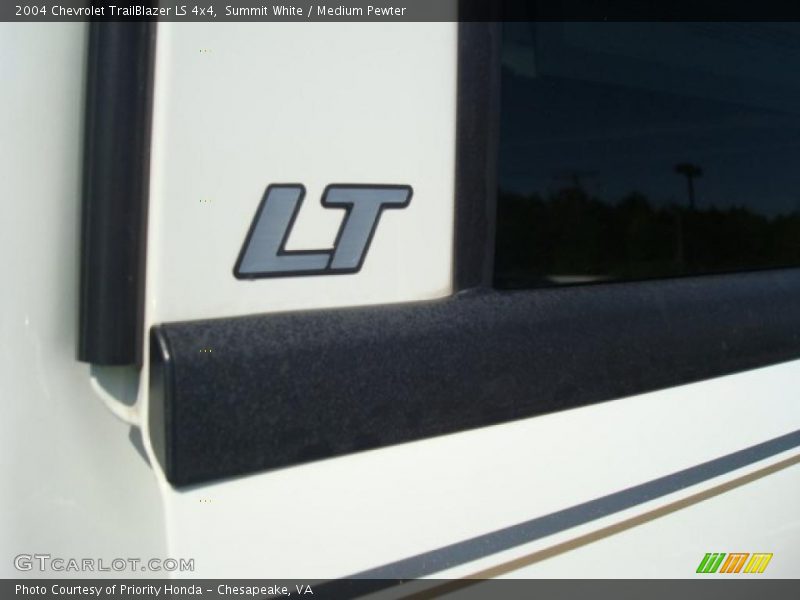 Summit White / Medium Pewter 2004 Chevrolet TrailBlazer LS 4x4
