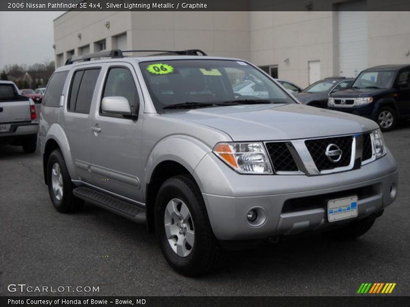 Silver Lightning Metallic / Graphite 2006 Nissan Pathfinder SE 4x4