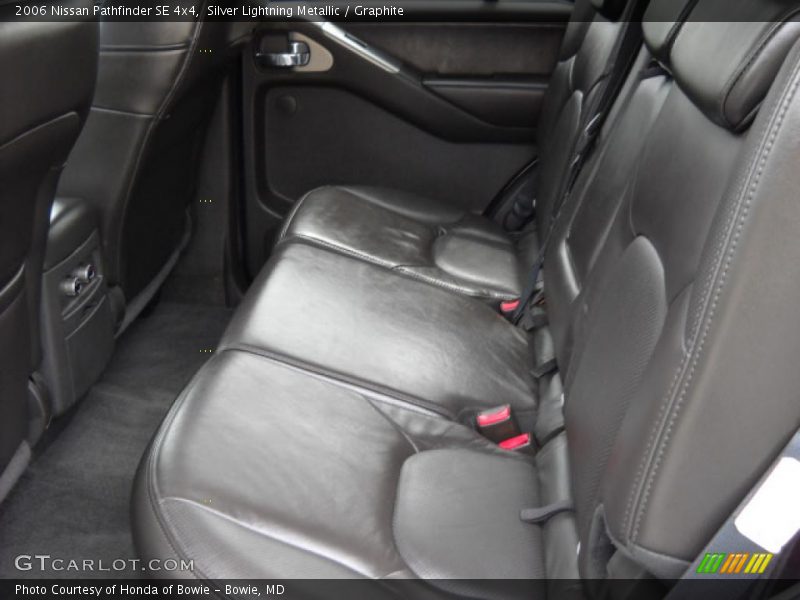 Silver Lightning Metallic / Graphite 2006 Nissan Pathfinder SE 4x4