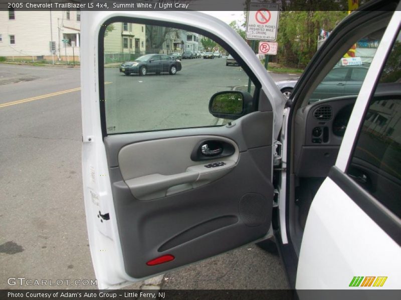Summit White / Light Gray 2005 Chevrolet TrailBlazer LS 4x4