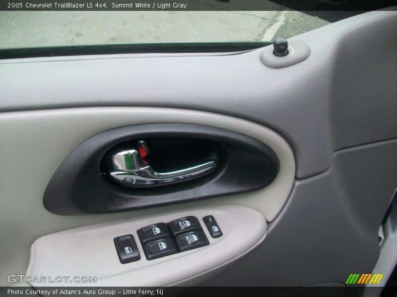 Summit White / Light Gray 2005 Chevrolet TrailBlazer LS 4x4