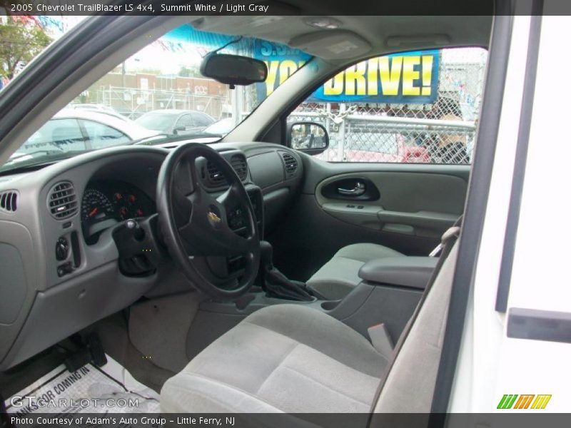 Summit White / Light Gray 2005 Chevrolet TrailBlazer LS 4x4