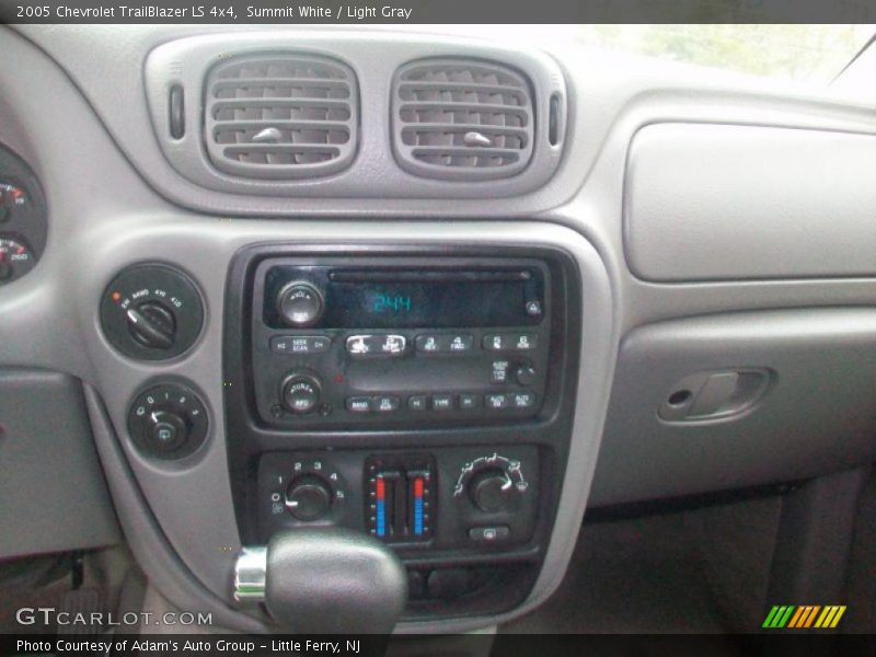 Summit White / Light Gray 2005 Chevrolet TrailBlazer LS 4x4