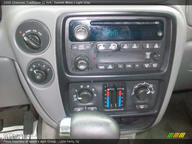 Summit White / Light Gray 2005 Chevrolet TrailBlazer LS 4x4
