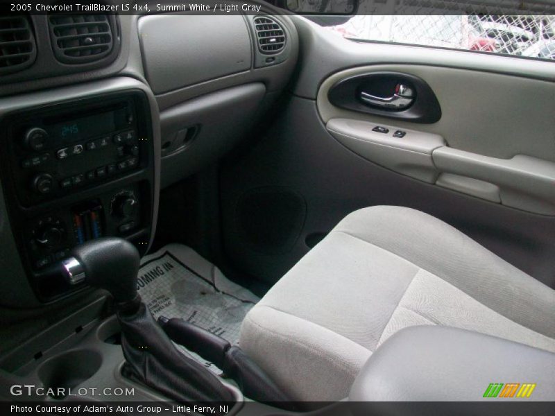 Summit White / Light Gray 2005 Chevrolet TrailBlazer LS 4x4