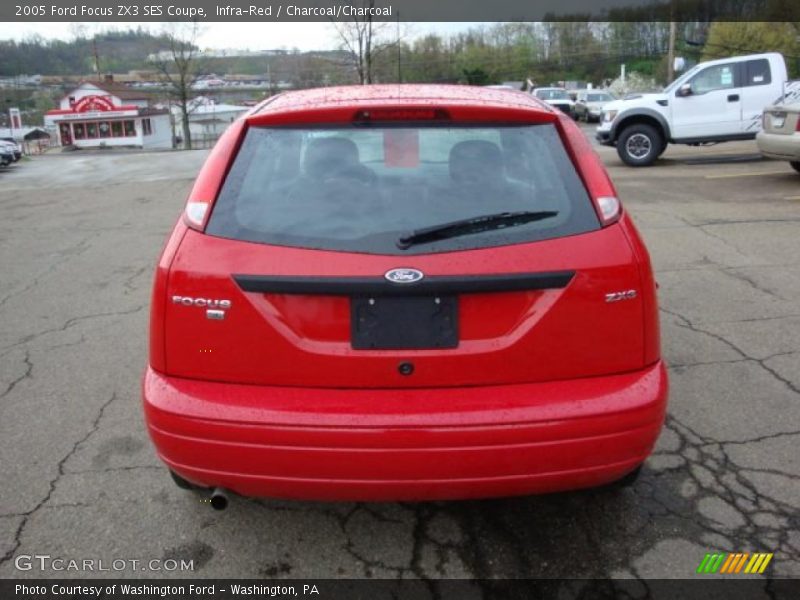 Infra-Red / Charcoal/Charcoal 2005 Ford Focus ZX3 SES Coupe