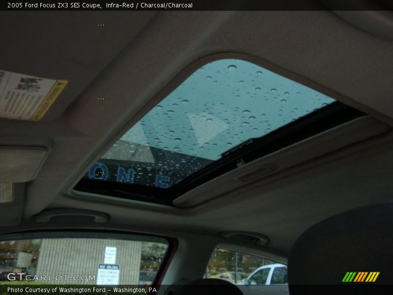 Infra-Red / Charcoal/Charcoal 2005 Ford Focus ZX3 SES Coupe