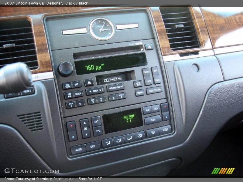 Black / Black 2007 Lincoln Town Car Designer