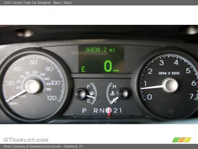 Black / Black 2007 Lincoln Town Car Designer