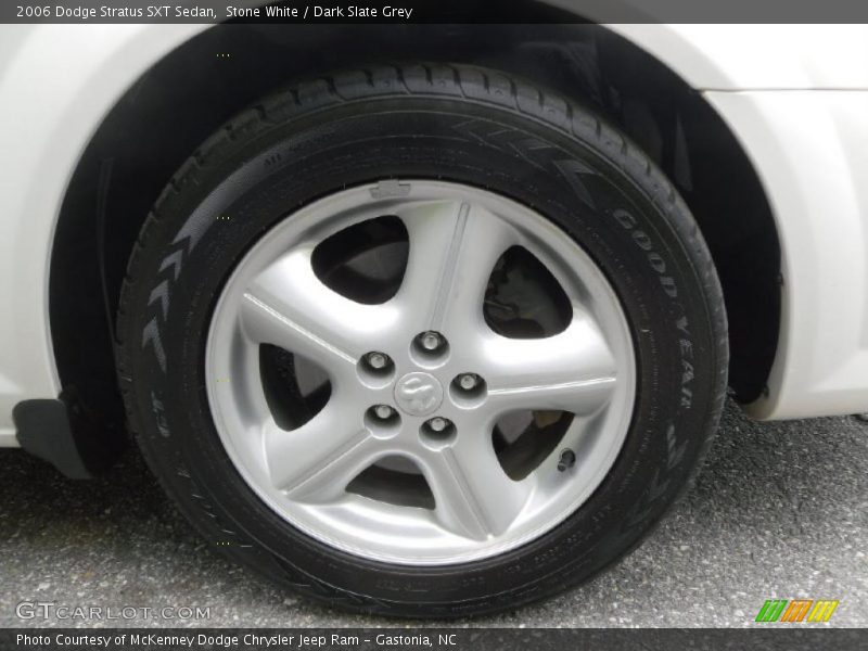 Stone White / Dark Slate Grey 2006 Dodge Stratus SXT Sedan
