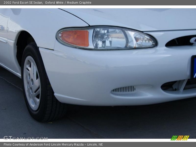 Oxford White / Medium Graphite 2002 Ford Escort SE Sedan