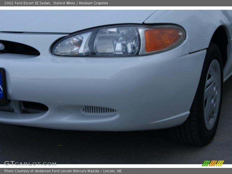 Oxford White / Medium Graphite 2002 Ford Escort SE Sedan