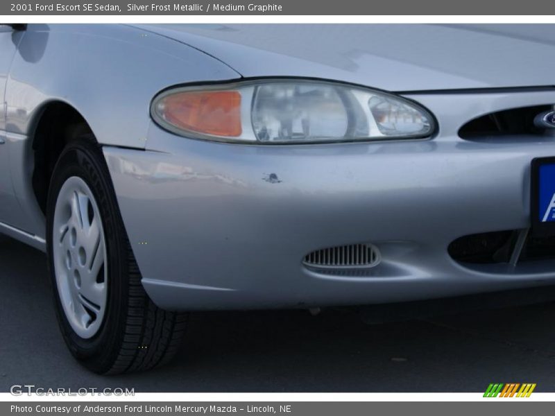 Silver Frost Metallic / Medium Graphite 2001 Ford Escort SE Sedan