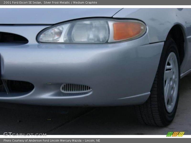 Silver Frost Metallic / Medium Graphite 2001 Ford Escort SE Sedan