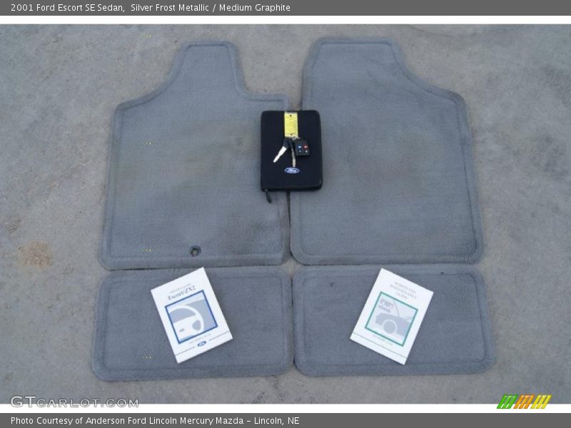 Silver Frost Metallic / Medium Graphite 2001 Ford Escort SE Sedan