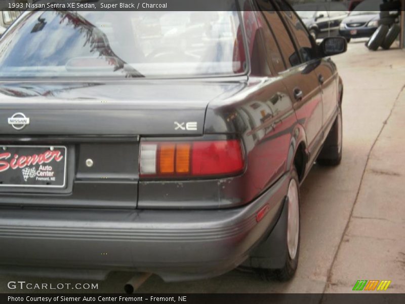 Super Black / Charcoal 1993 Nissan Sentra XE Sedan