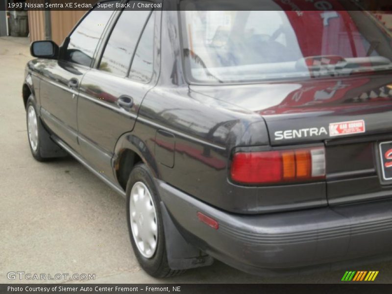 Super Black / Charcoal 1993 Nissan Sentra XE Sedan