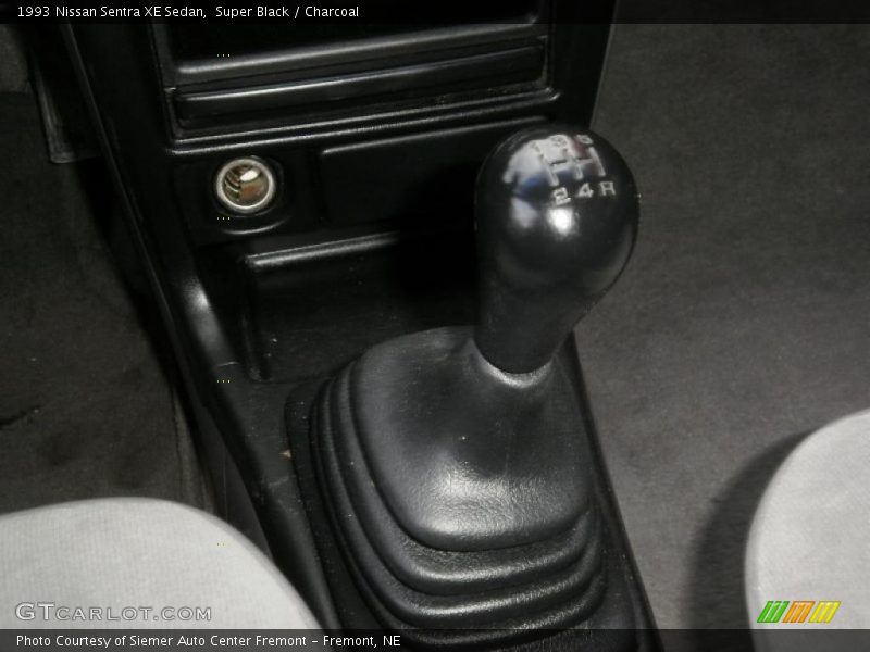 Super Black / Charcoal 1993 Nissan Sentra XE Sedan