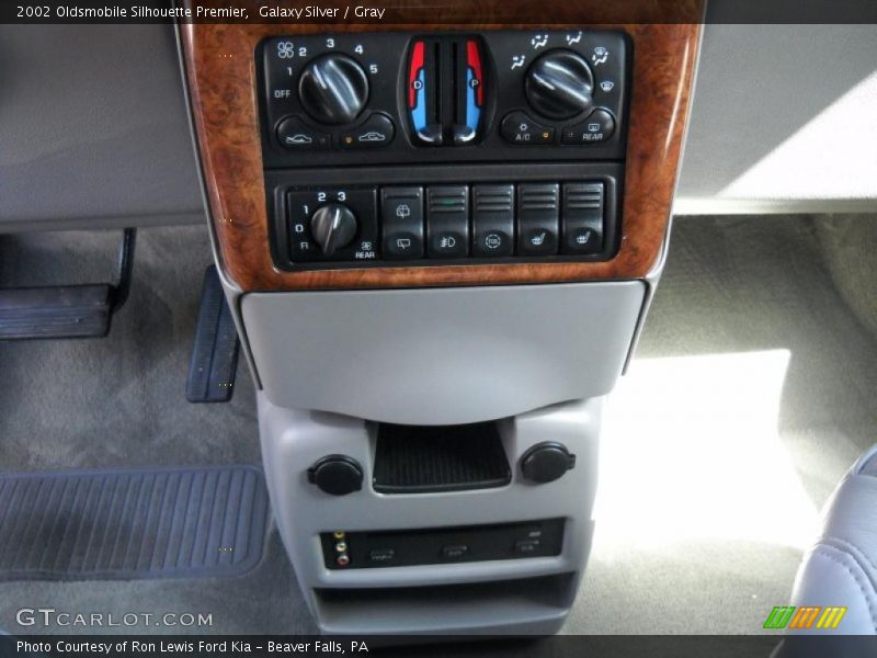 Galaxy Silver / Gray 2002 Oldsmobile Silhouette Premier