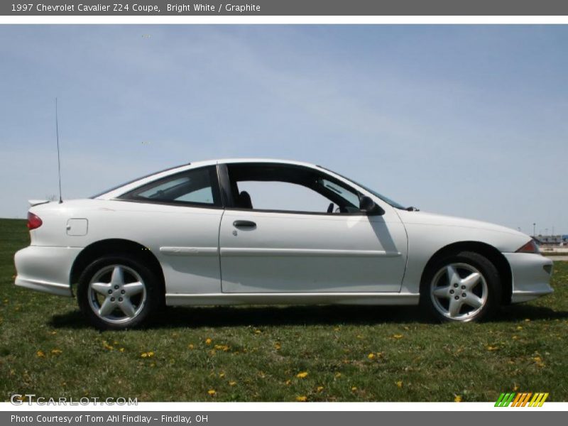 Bright White / Graphite 1997 Chevrolet Cavalier Z24 Coupe