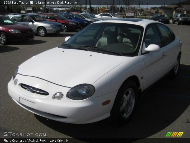 Vibrant White / Dark Parchment 1999 Ford Taurus SE