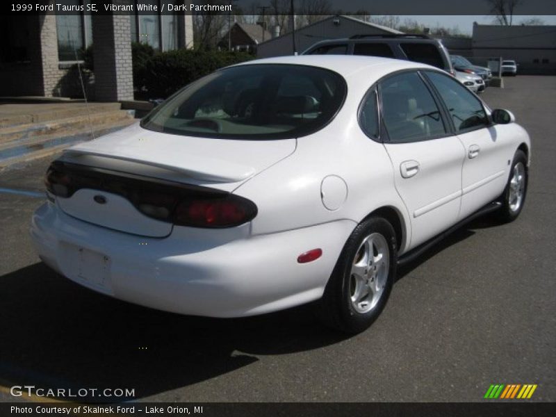 Vibrant White / Dark Parchment 1999 Ford Taurus SE