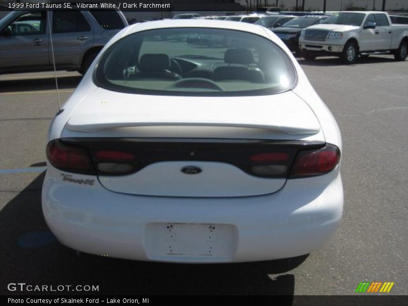 Vibrant White / Dark Parchment 1999 Ford Taurus SE