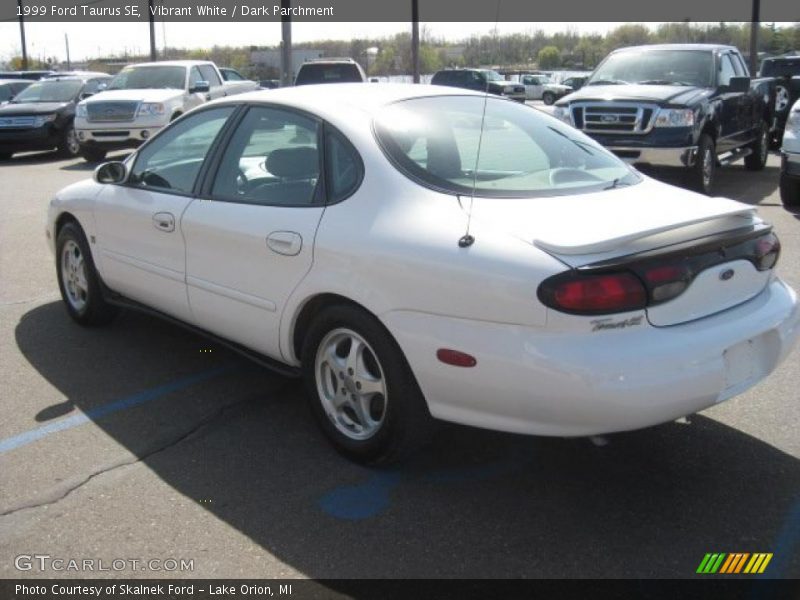 Vibrant White / Dark Parchment 1999 Ford Taurus SE