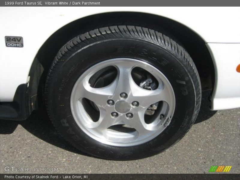 Vibrant White / Dark Parchment 1999 Ford Taurus SE