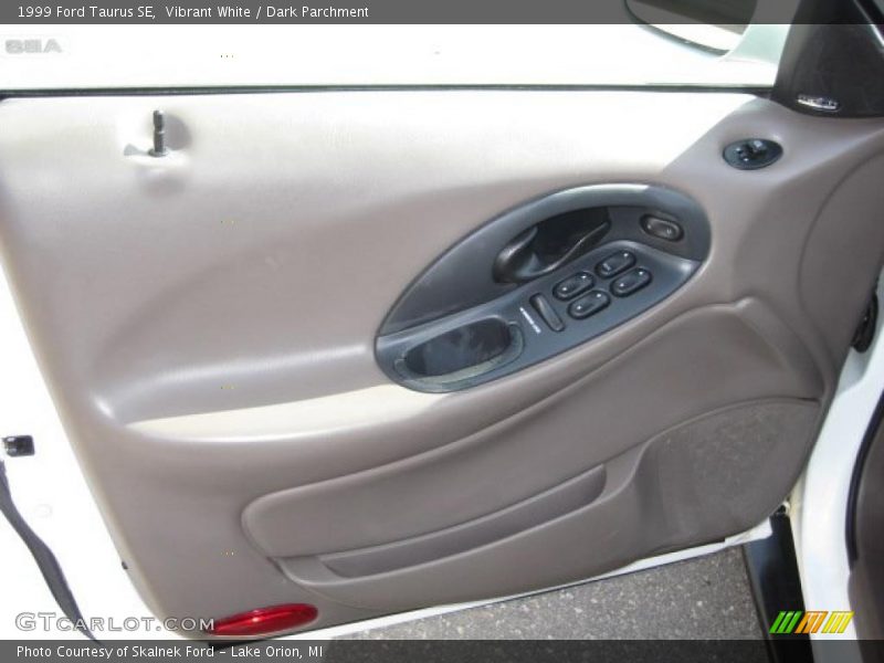 Vibrant White / Dark Parchment 1999 Ford Taurus SE