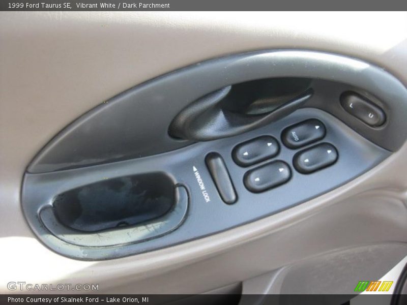 Vibrant White / Dark Parchment 1999 Ford Taurus SE