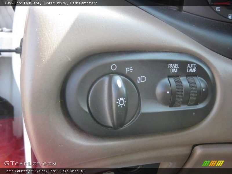 Vibrant White / Dark Parchment 1999 Ford Taurus SE